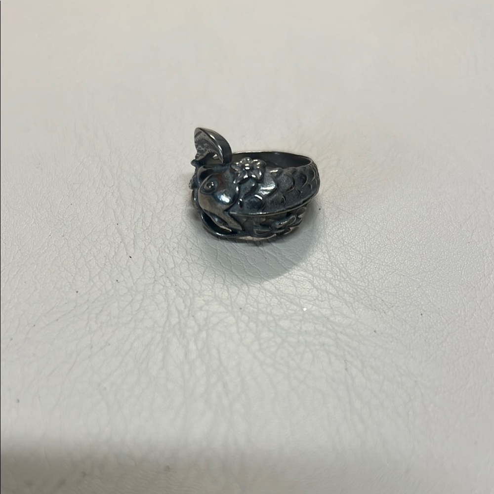 Silver Vintage-Inspired Ring with Ornate Design